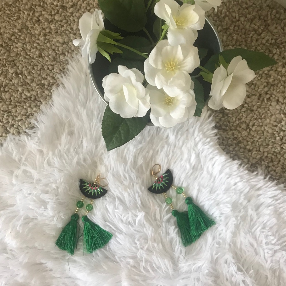 New unbranded Women earrings